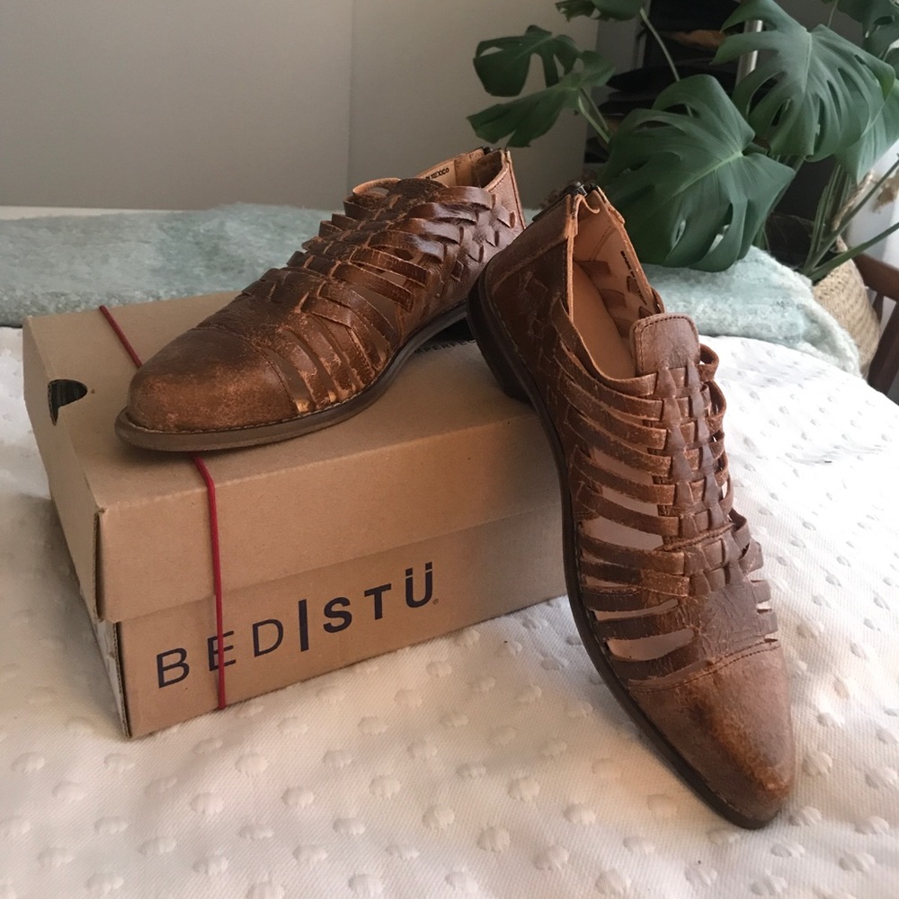 Bed Stu:  pointed toe shootie sandal